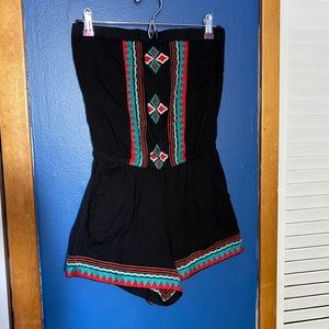 Black strapless romper with embroidery